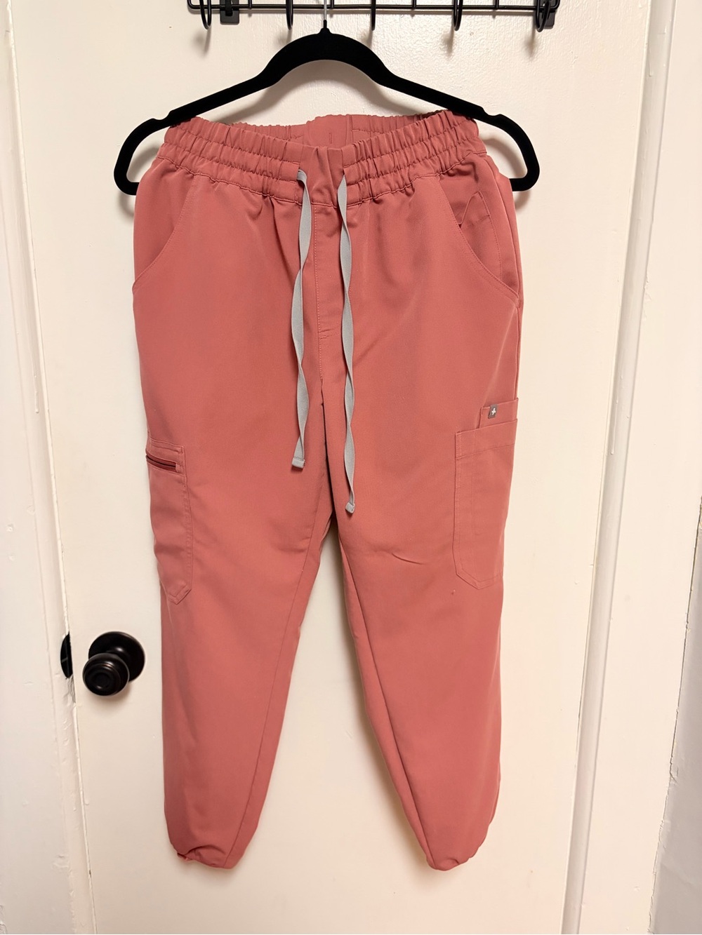 Women’s Elastic-Waist FIGS scrubs Joggers - Dusky Pink